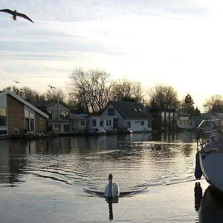 Watervilla-albertje Bed and Breakfast